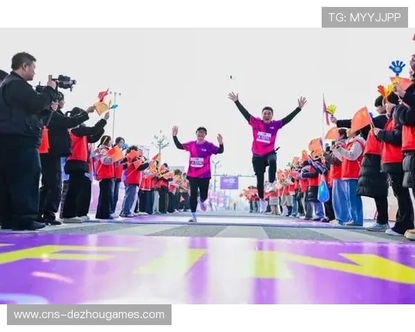 张德顺以31分54秒刷新女子10公里路跑中国最好成绩